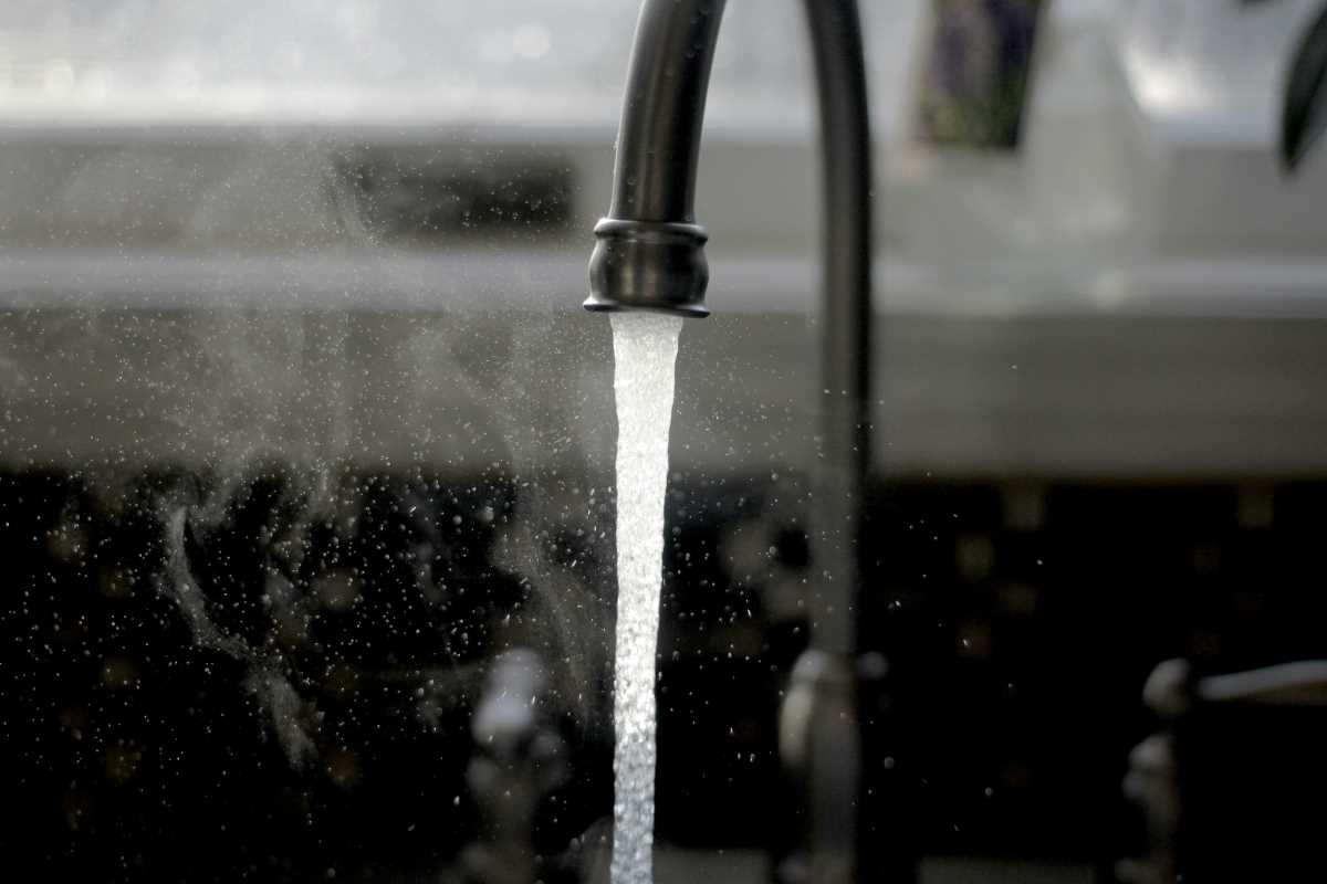 How Touchless Faucets Enhance Hygiene and Save Water at Home